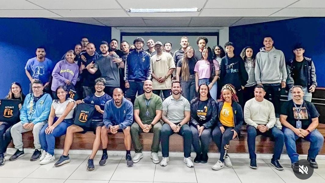 Alunos em palesta de Ed física na UniFECAF .jpg