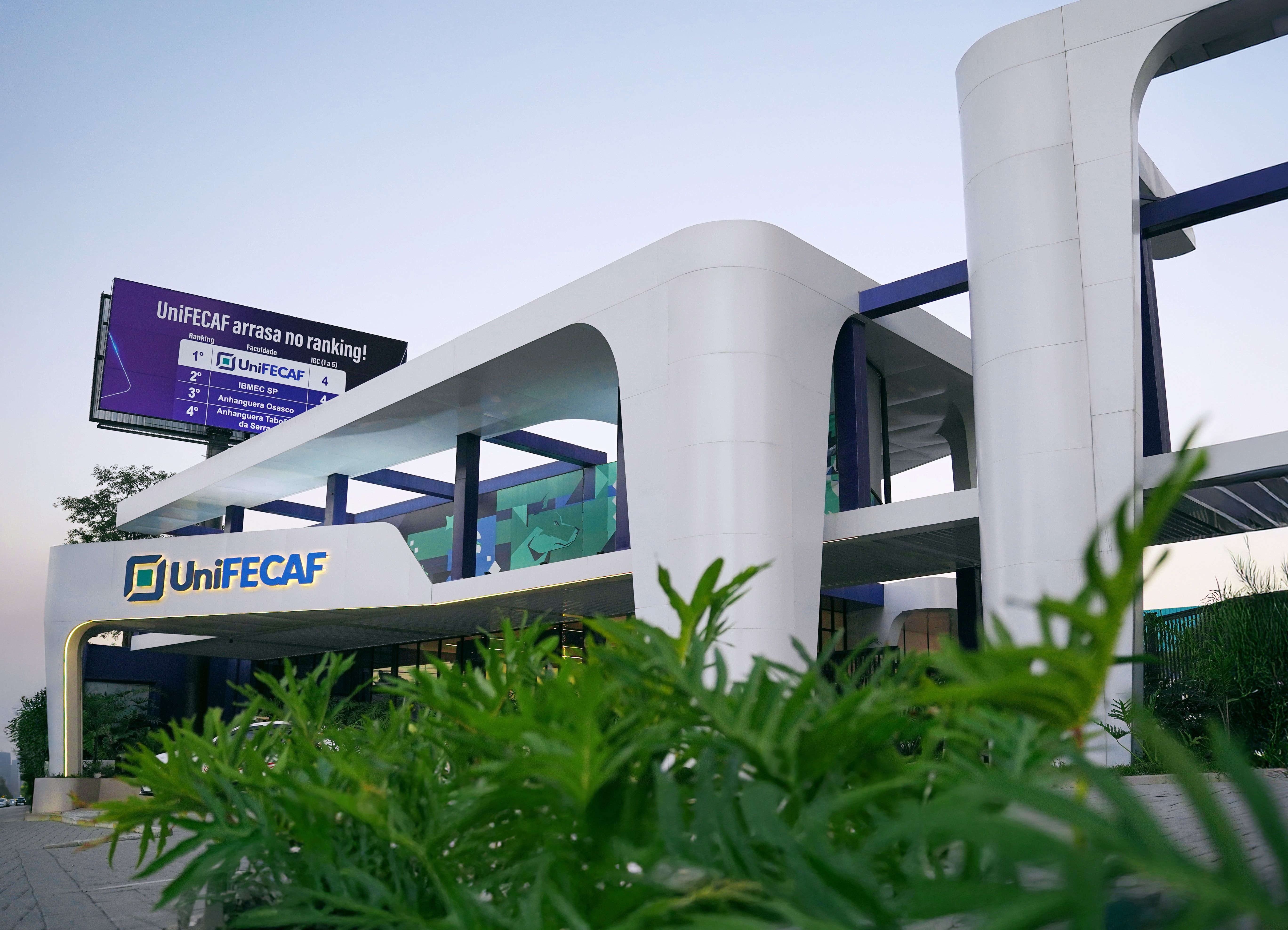 Fachada UniFECAF centro.jpg